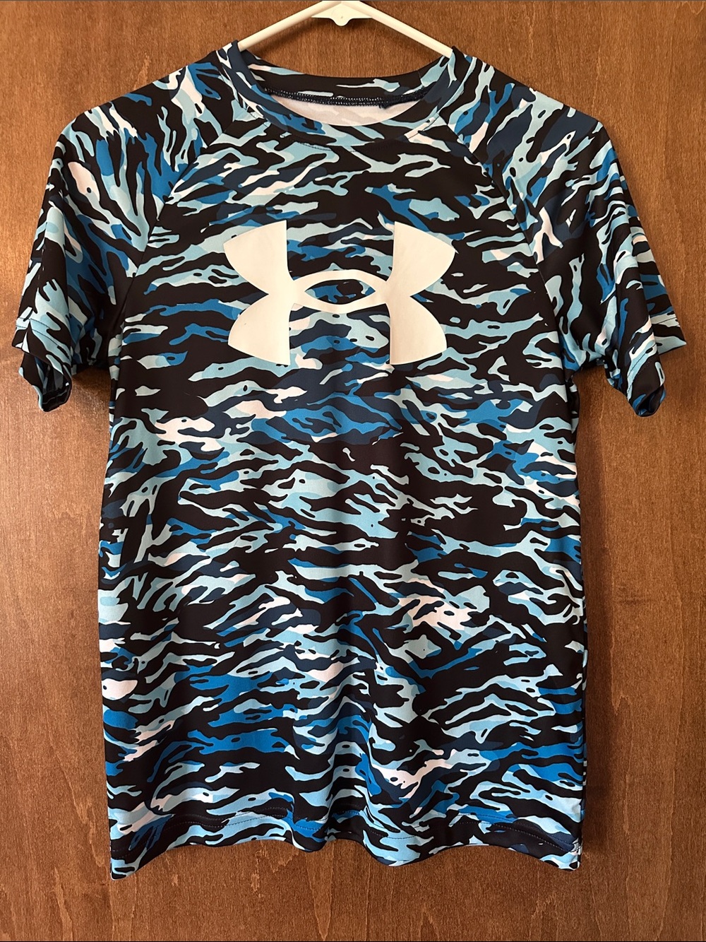 NWOT Kid’s Under Armour Blue and Black Camo Loose Athletic Top